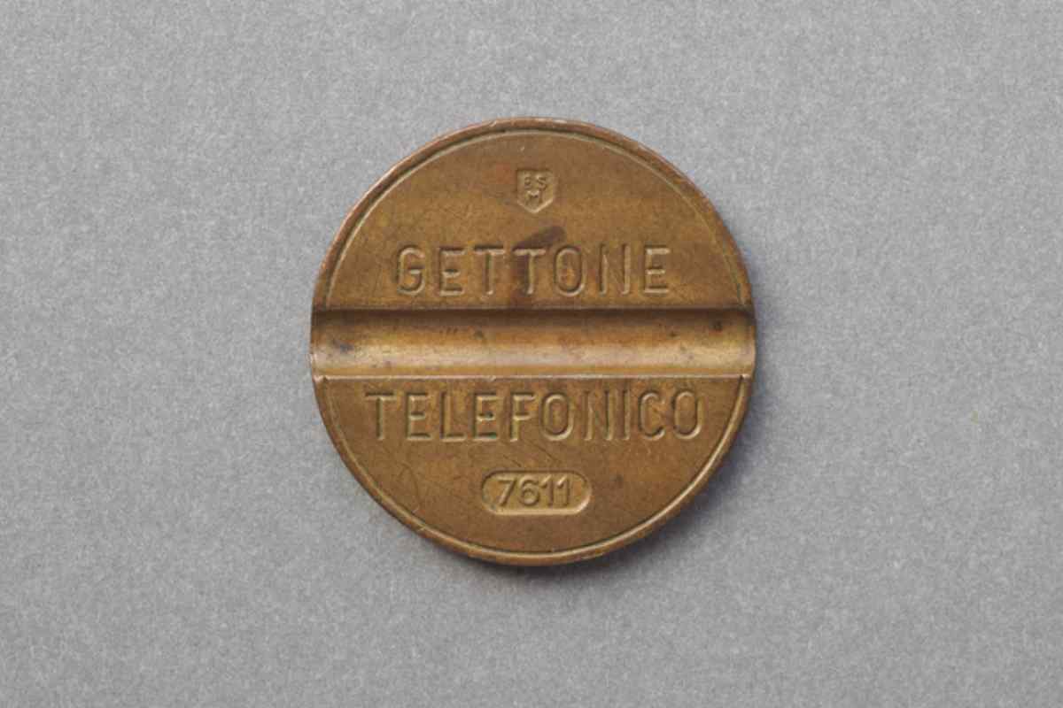 Per chi desiderasse verificare il valore di un gettone telefonico, è importante esaminare con attenzione alcuni dettagli.