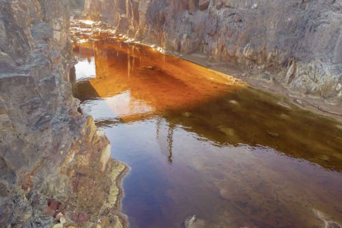 La peculiarità della sua colorazione rossa intensa ha portato a paragonarlo a paesaggi marziani